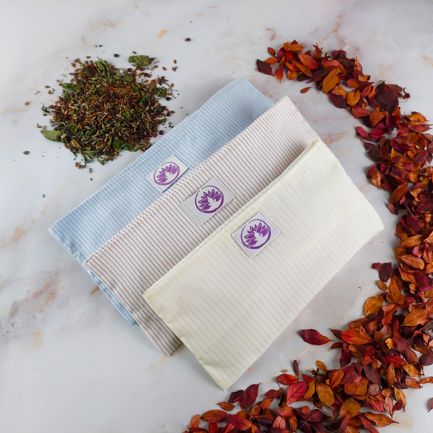 Set di mascherine balsamiche per occhi in diverse tonalità con erbe naturali per il relax