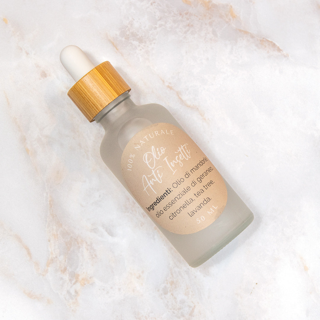 Olio naturale anti insetti in bottiglia di vetro con contagocce per una protezione efficace