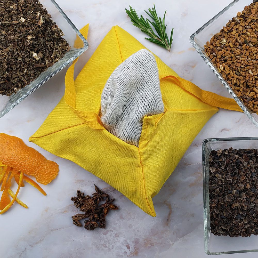 Sacchetto profumatore ambiente terzo chakra con erbe aromatiche e ingredienti naturali in un design colorato