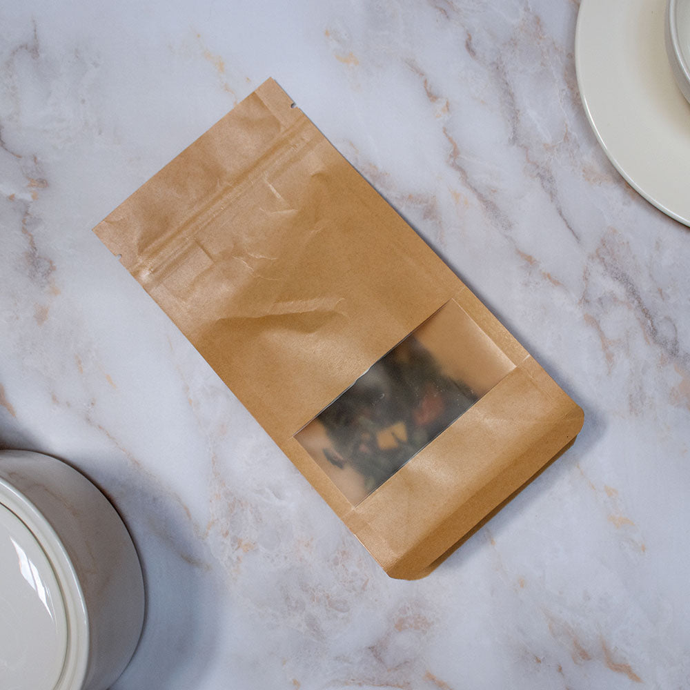 Confezione di tisana secondo chakra in sacchetto di carta con finestra trasparente