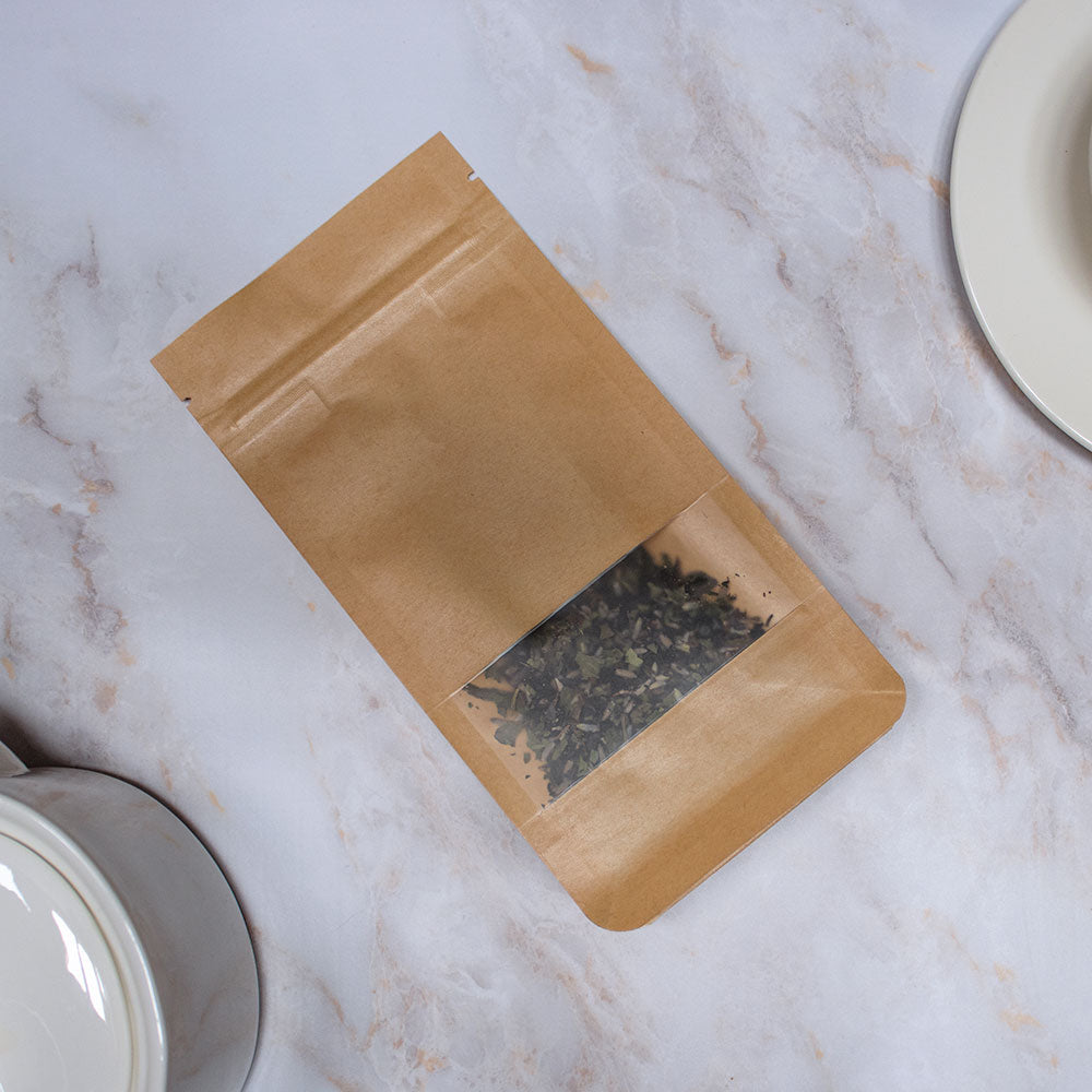 Confezione di tisana sesto chakra in sacchetto marrone con finestra trasparente per visualizzare il contenuto