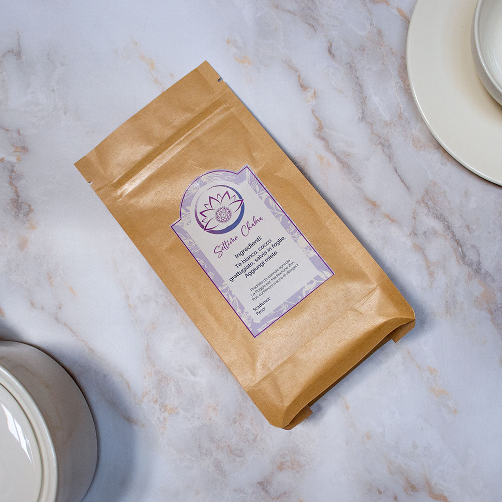 Confezione di tisana settimo chakra in sacchetto di carta con etichetta decorativa