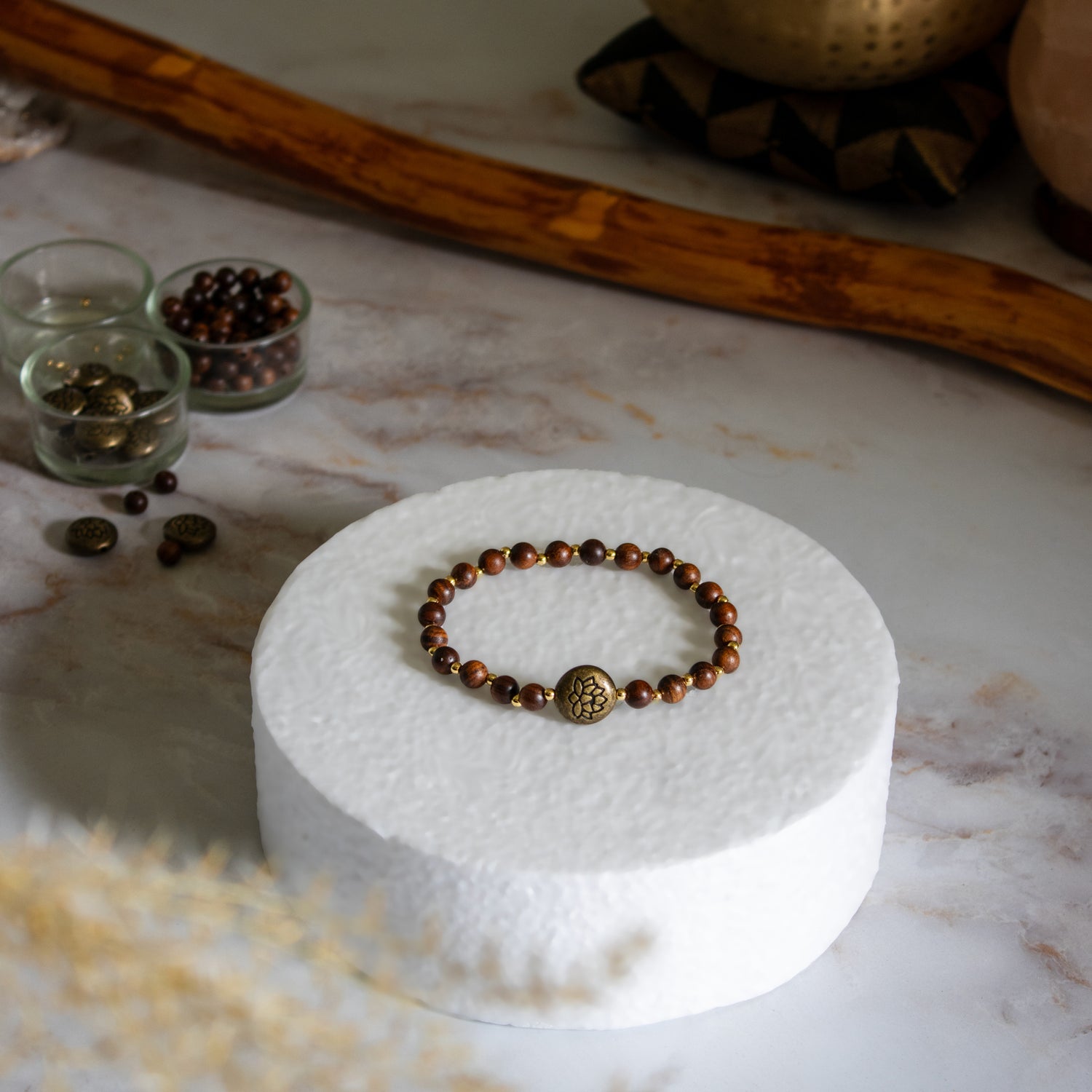 Bracciale loto in legno naturale con oro 18K