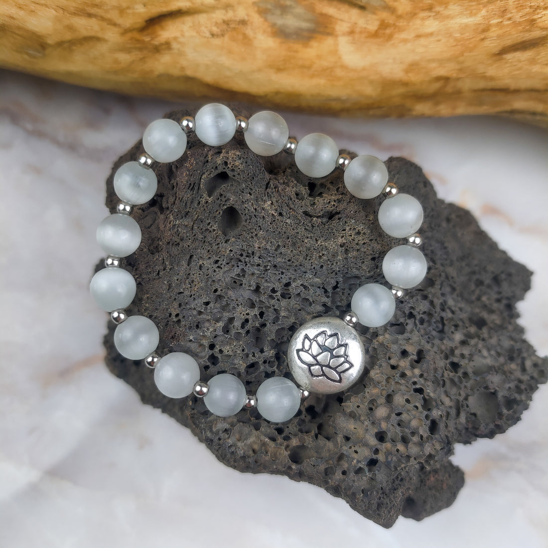 Bracciale loto in pietra di luna e platino