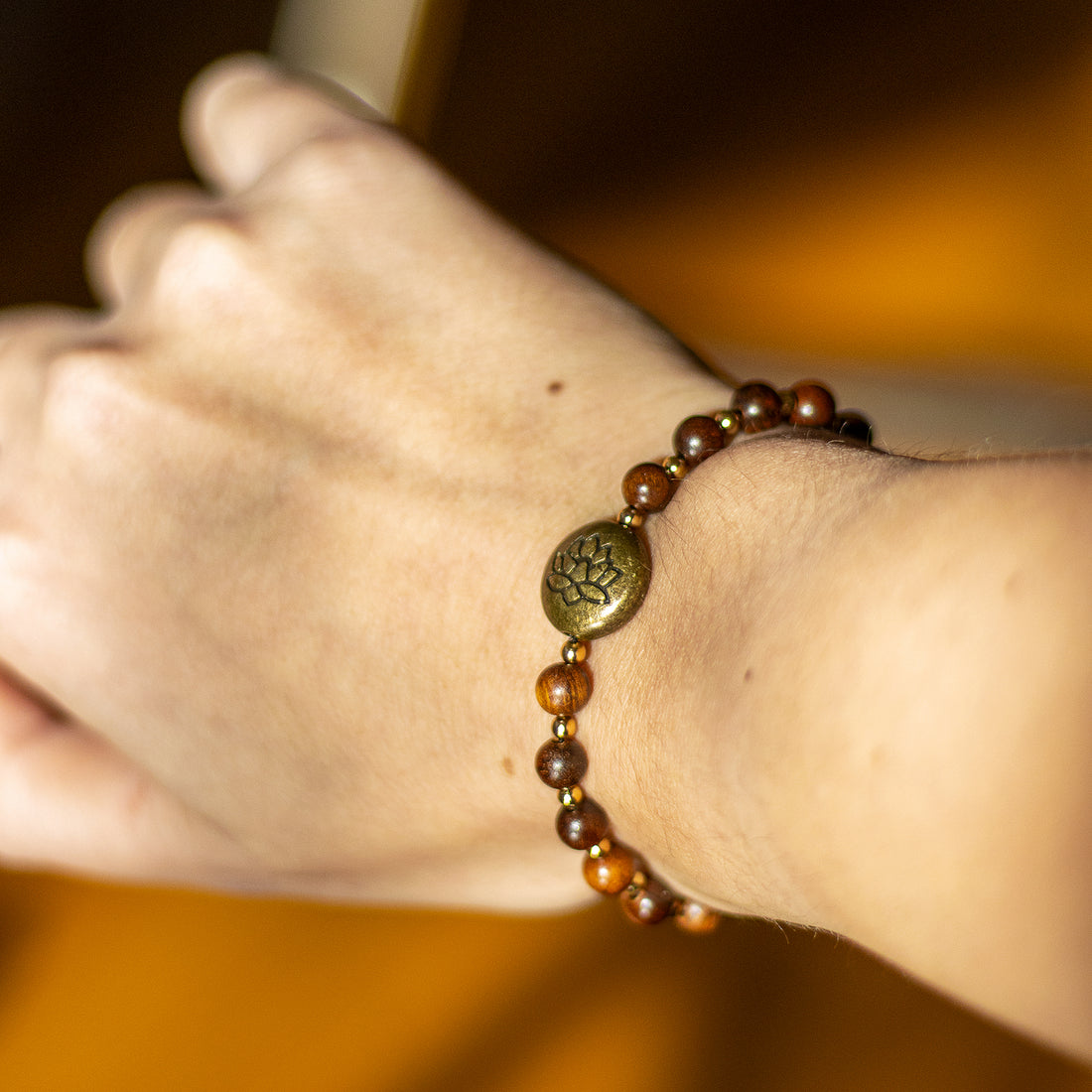 Bracciale Loto in Legno Naturale con Oro 18K