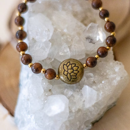 Bracciale loto in legno naturale con oro 18K