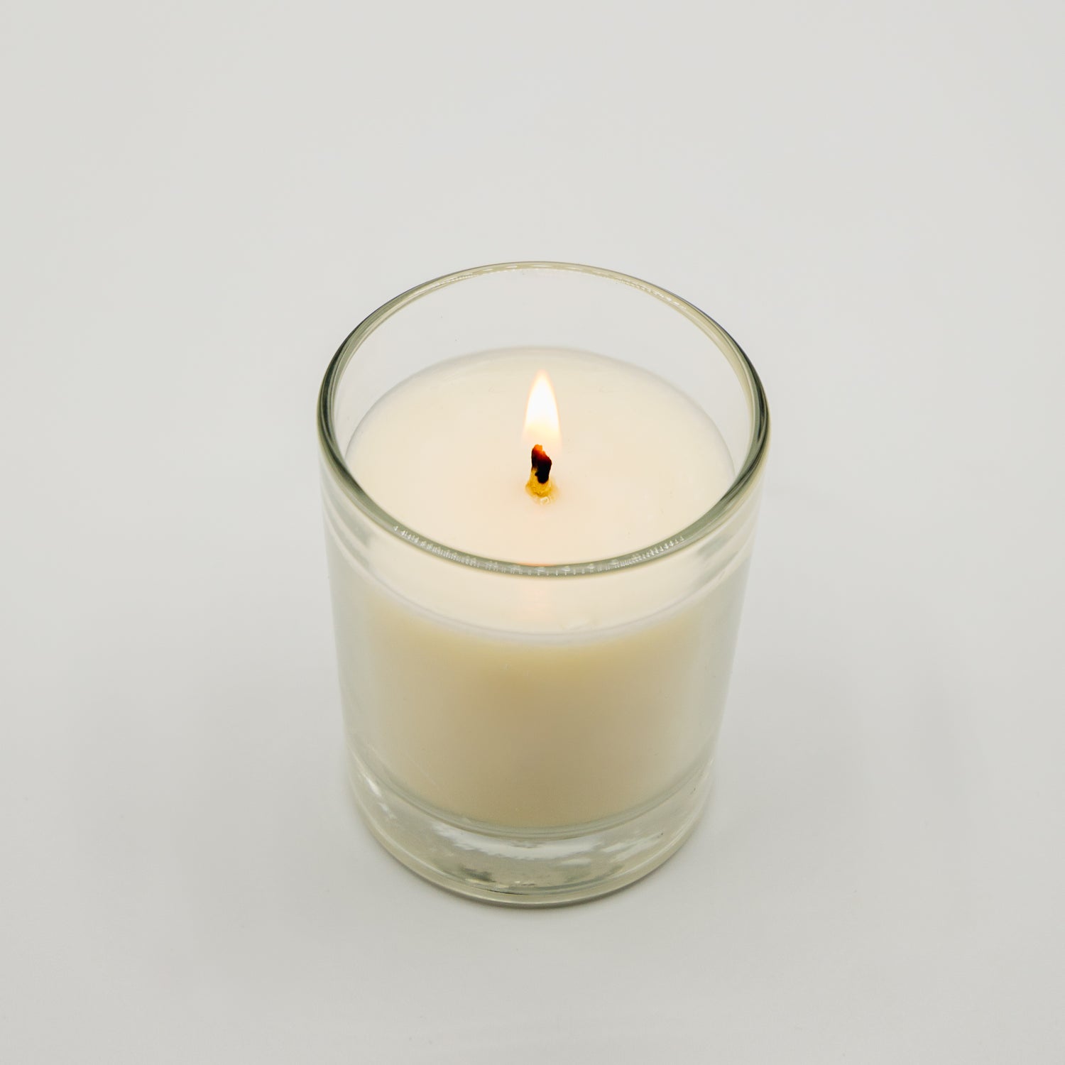 Candela energia terzo chakra in vetro, accesa, ideale per meditazione e rilassamento