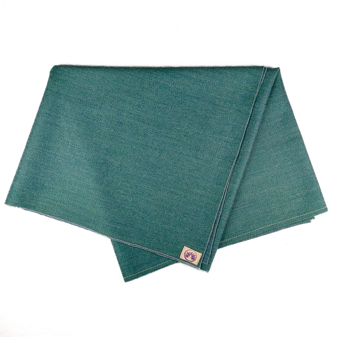Coperta da yoga in pura lana pettinata verde acqua