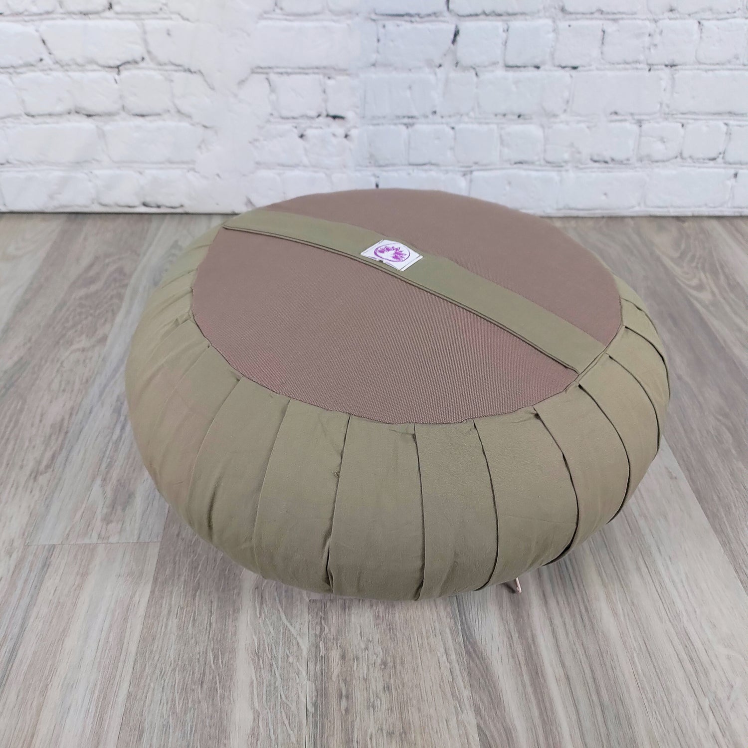 Cuscino zafu meditazione rotondo in colori neutri ideale per il supporto lombare durante la meditazione