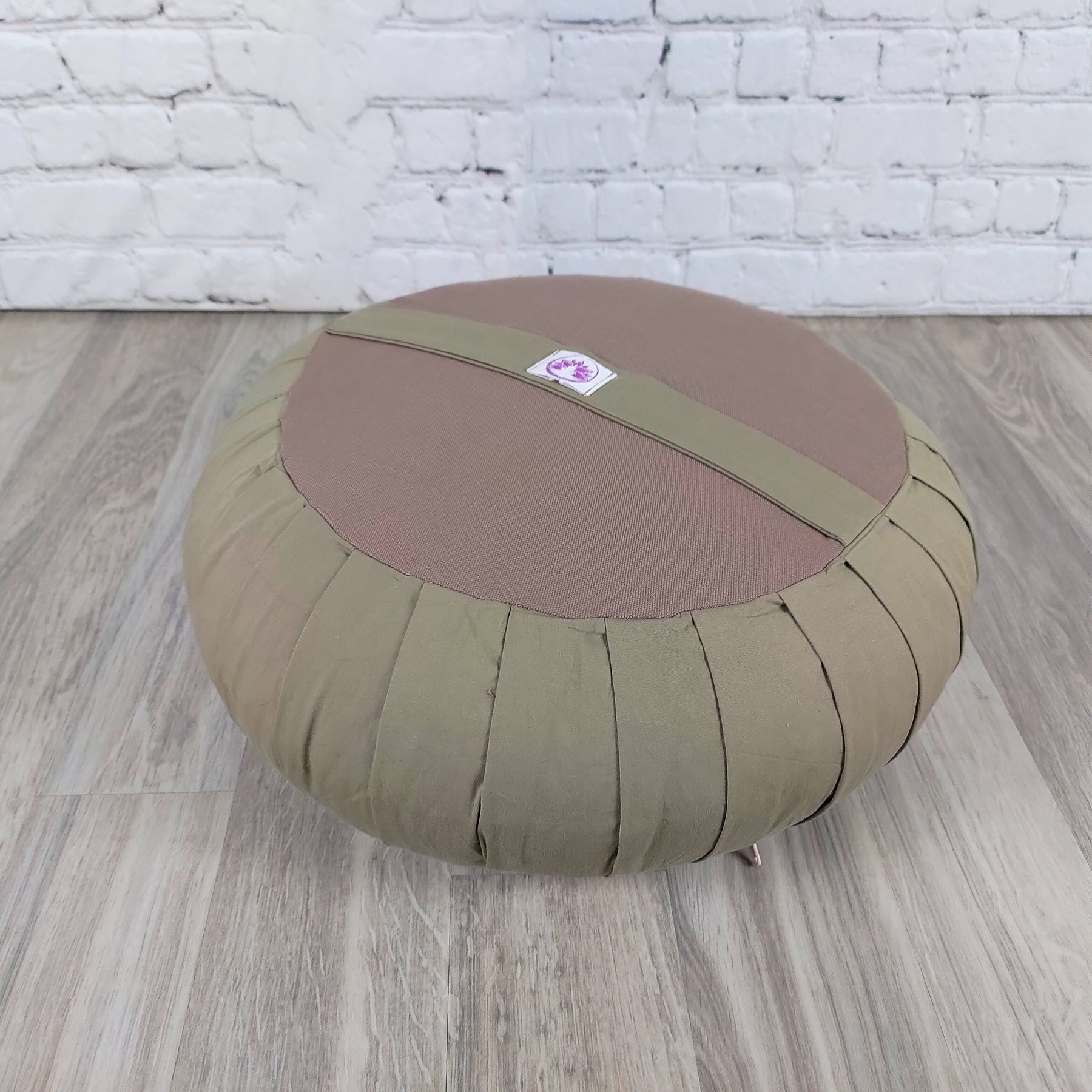 Cuscino zafu meditazione rotondo in colori neutri ideale per il supporto lombare durante la meditazione