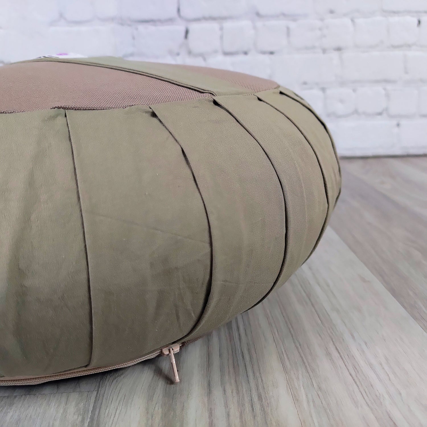 Cuscino zafu meditazione verde oliva, ideale per comfort e supporto durante la meditazione