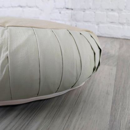 Cuscino Zafu a Mezzaluna naturale chiaro, ideale per supporto lombare e comfort durante la meditazione
