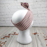 Fascia capelli con ferretto a righe in tessuto versatile, ideale per acconciature eleganti e casual