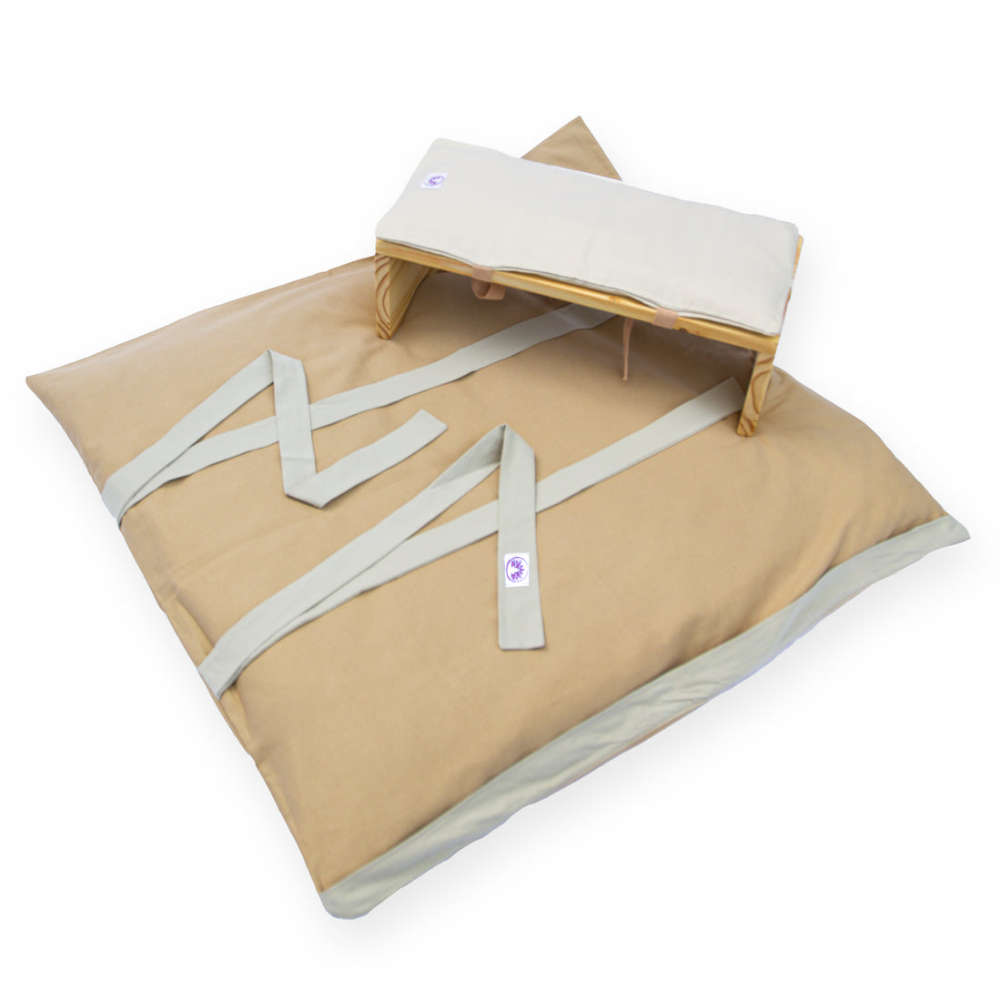 Set da meditazione monocromatico naturale chiaro con sgabello
