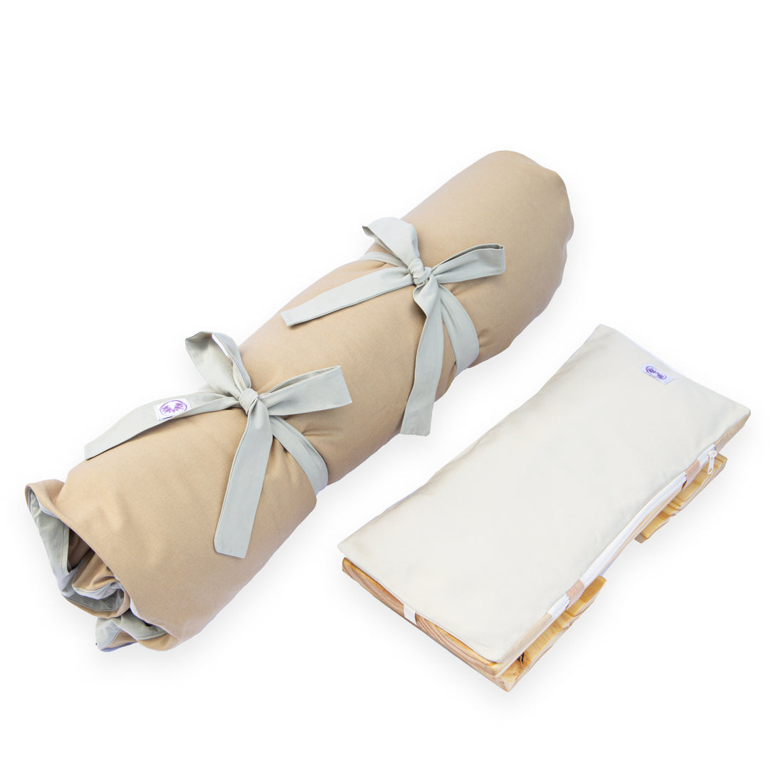 Set da meditazione monocromatico naturale chiaro con sgabello