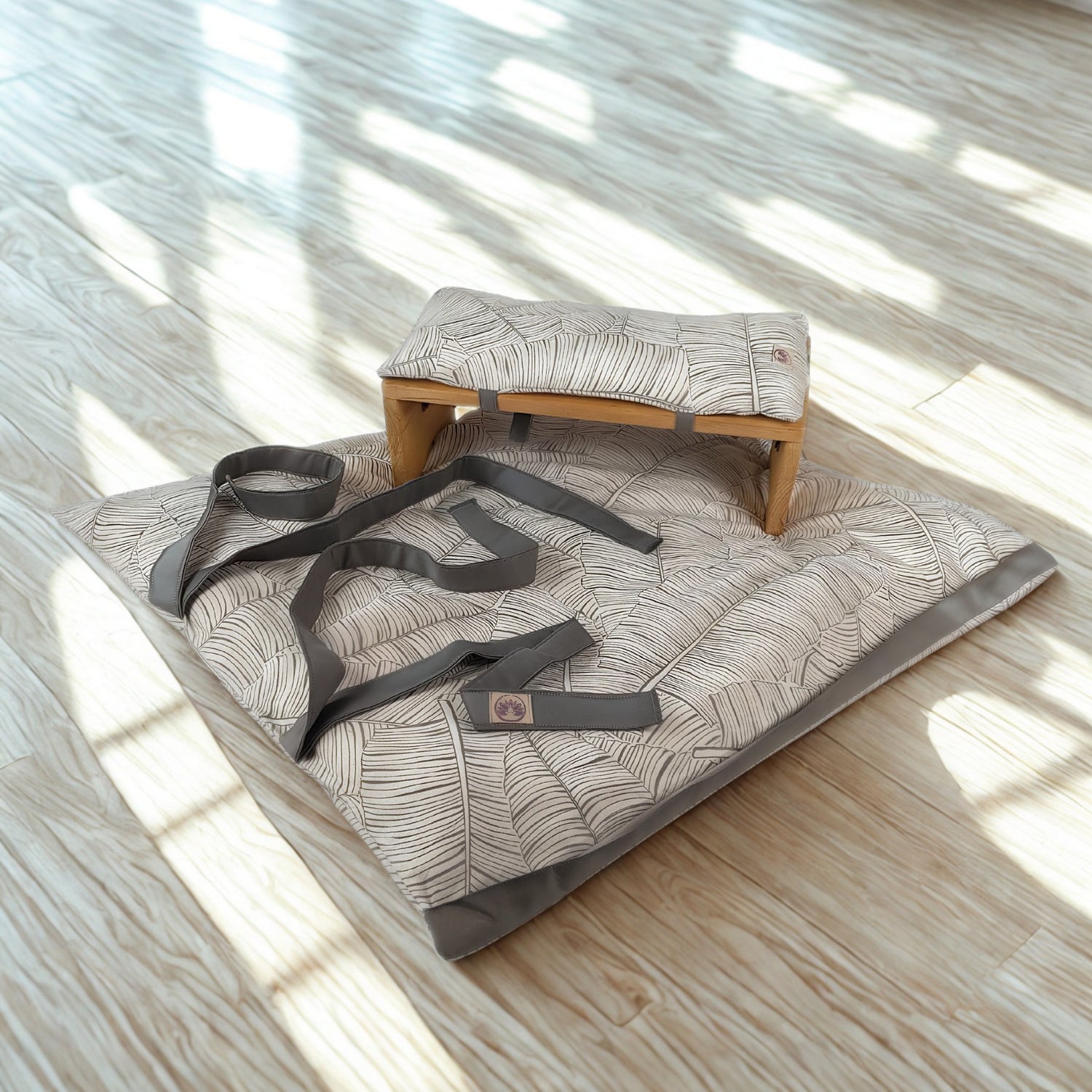 Set Meditazione Elsa con Sgabello Imbottito