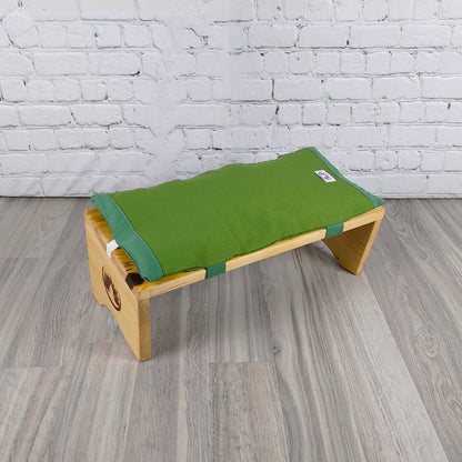 Set meditazione con sgabello cotone verde su base in legno, ideale per pratiche meditative