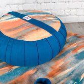 Cuscino di supporto lombare in blu, parte di un set meditazione zima per un comfort ottimale durante la meditazione