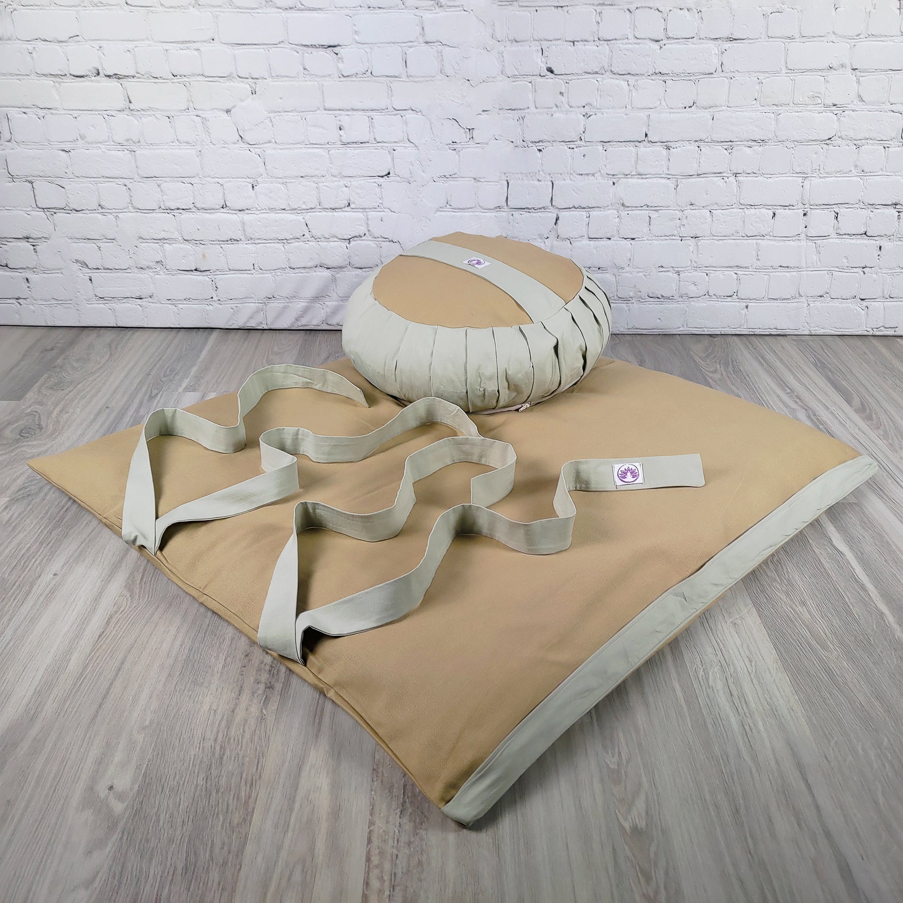 Set da meditazione naturale chiaro con zafu classico e zabuton