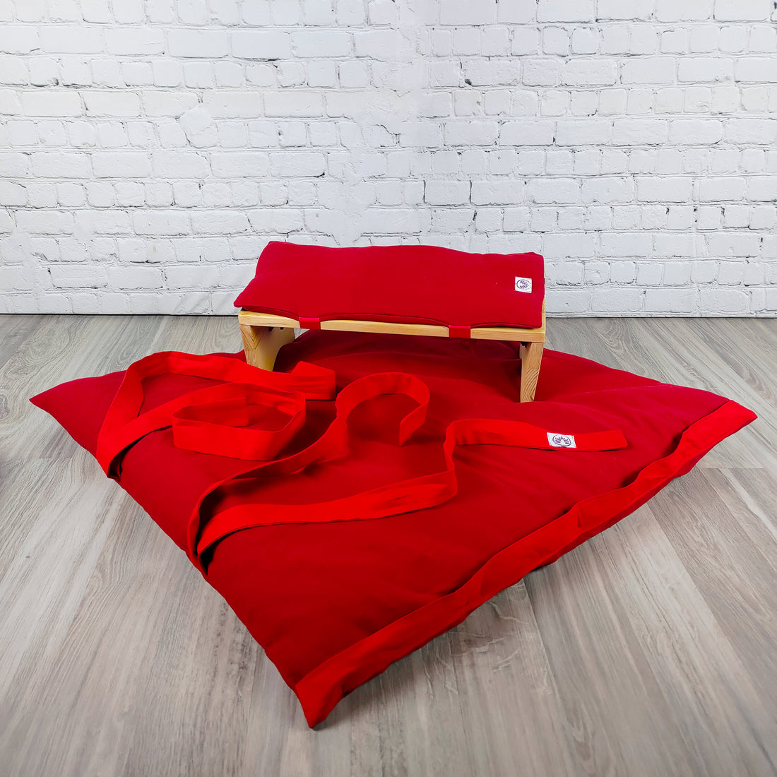 Set da Meditazione Monocromatico Rosso con Sgabello