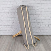 Set yoga made in Italy in grigio con cordini per un facile trasporto e supporto durante la pratica