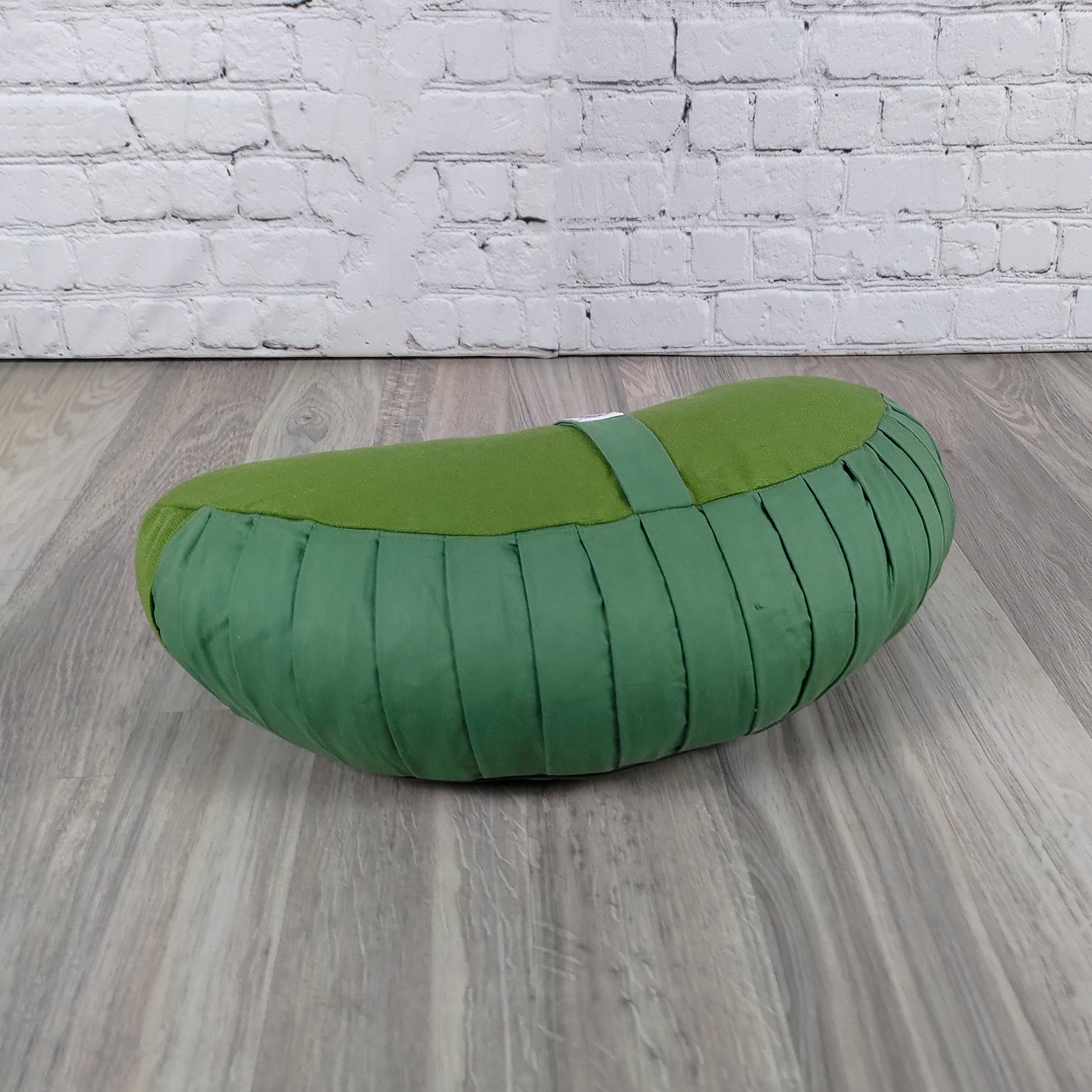 Cuscino zafu a mezzaluna monocromatico verde
