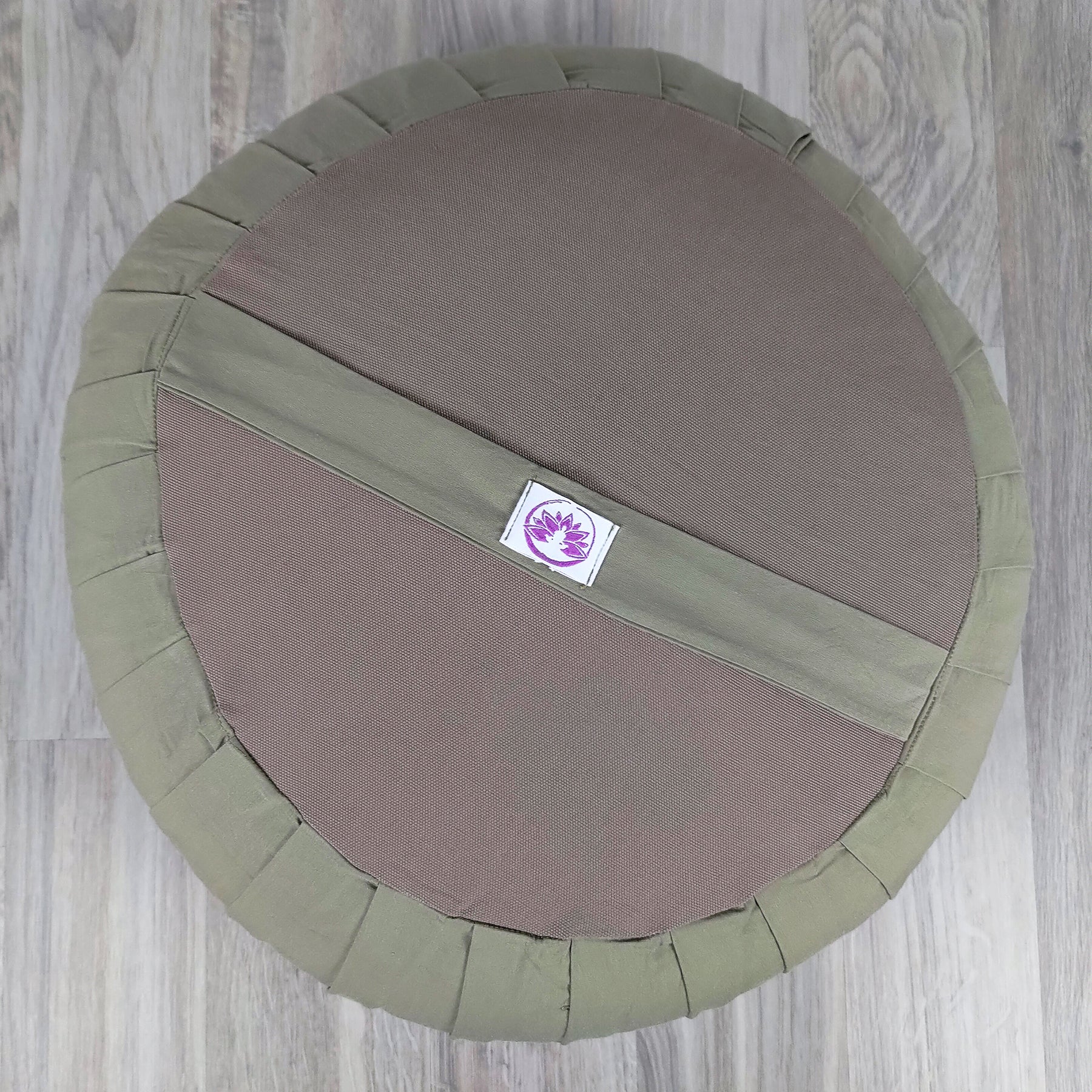 Set da meditazione monocromatico naturale scuro con zafu classico