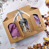 Confezione regalo Shop Zen contenente un box esperienza sensoriale con prodotti naturali e decorazioni floreali