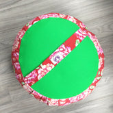 Cuscino zafu meditazione rotondo con design floreale e verde, ideale per il supporto durante la meditazione