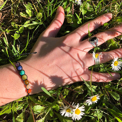 Bracciale chakra in macramé con pietre naturali