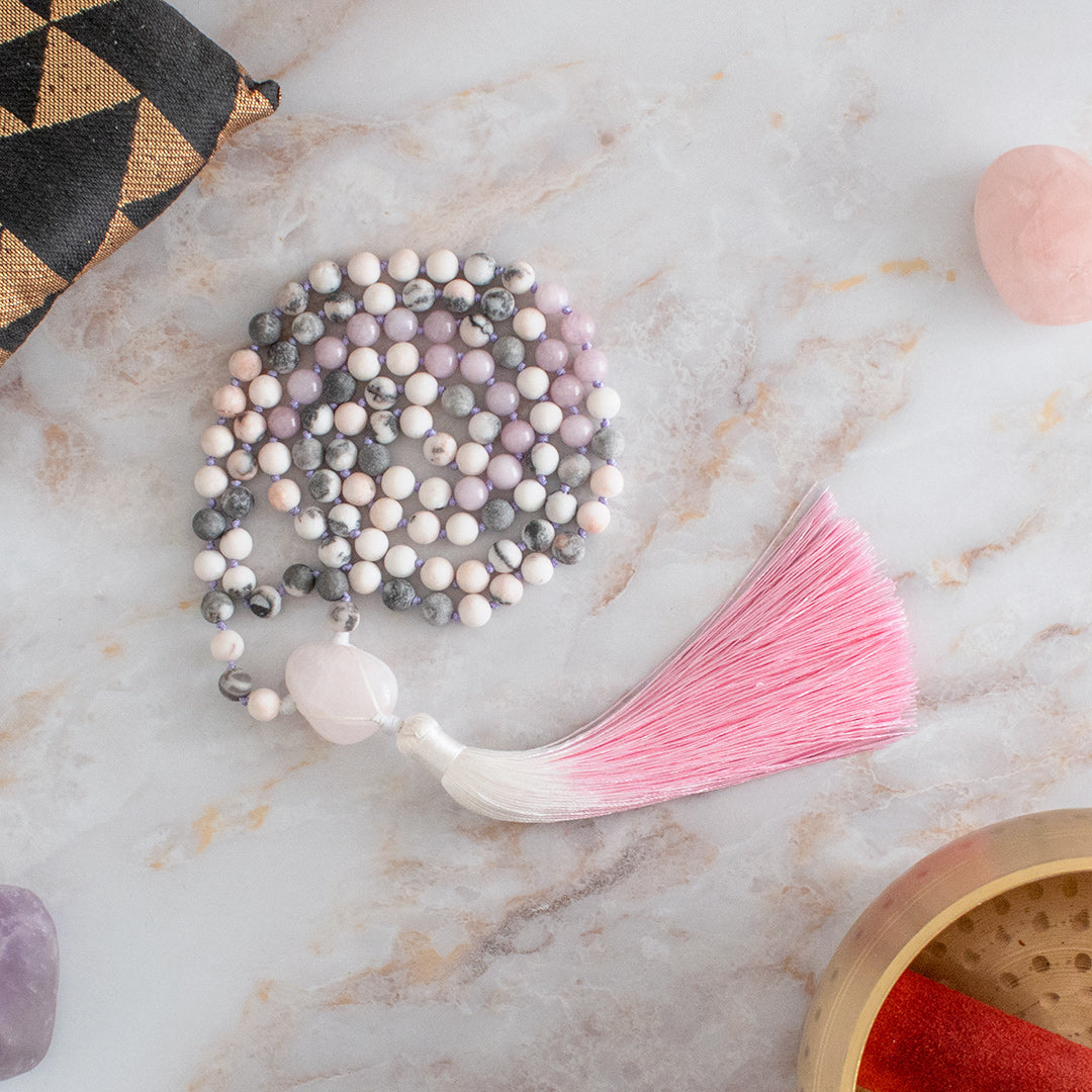 Mala 108 grani “Proteggo il mio Cuore” in kunzite, diaspro zebra rosa e manganocalcite